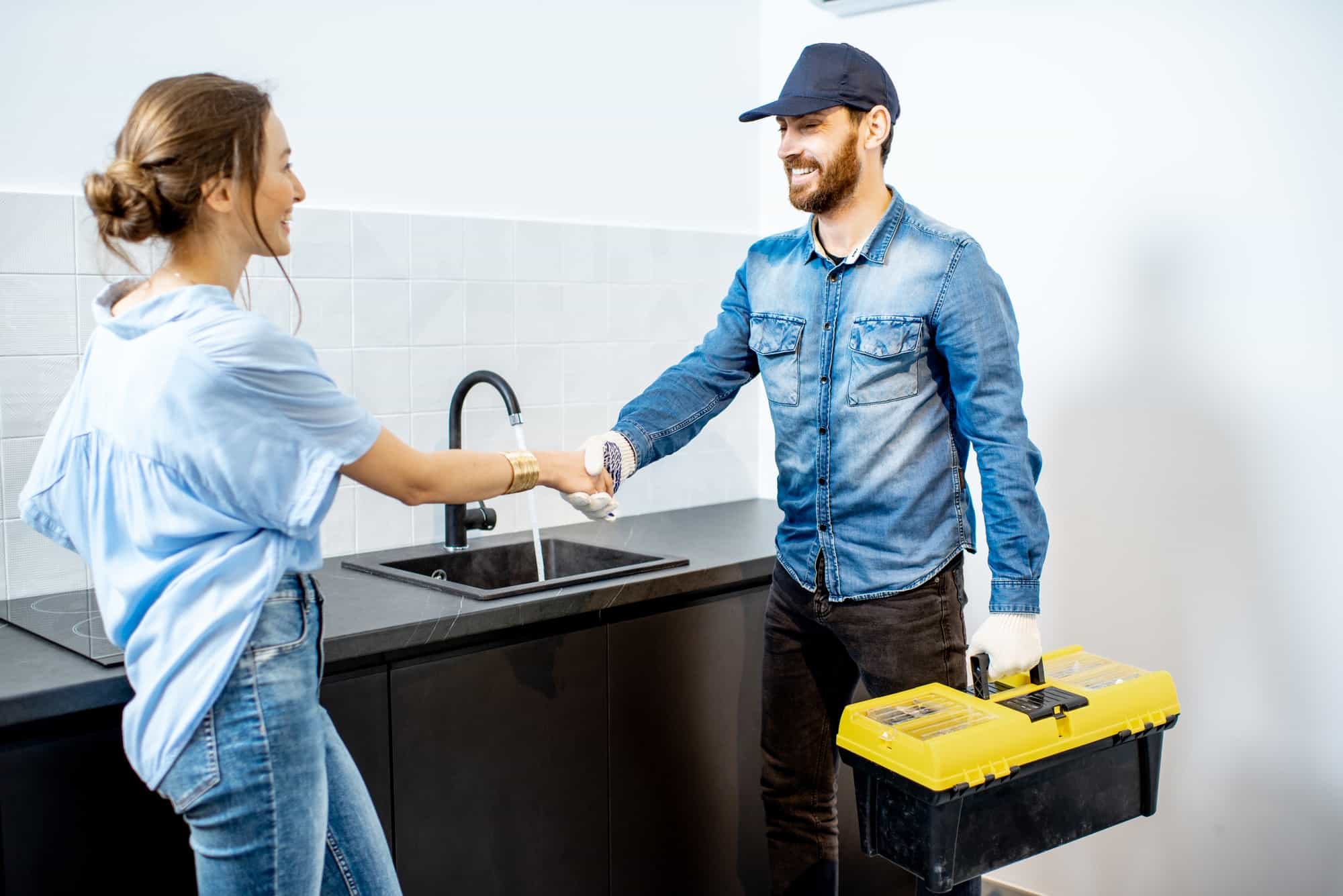 handy-man-with-woman-on-the-kitchen